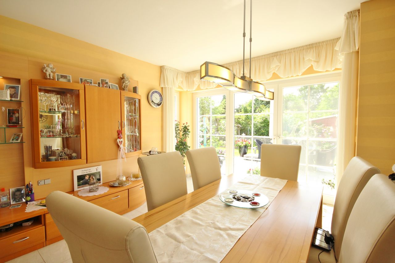 Speisezimmer mit Tageslicht Speisezimmer mit Tageslicht